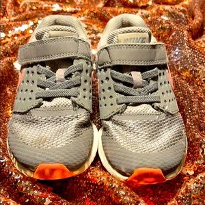 Nike Girl Gray/Pink Sneakers